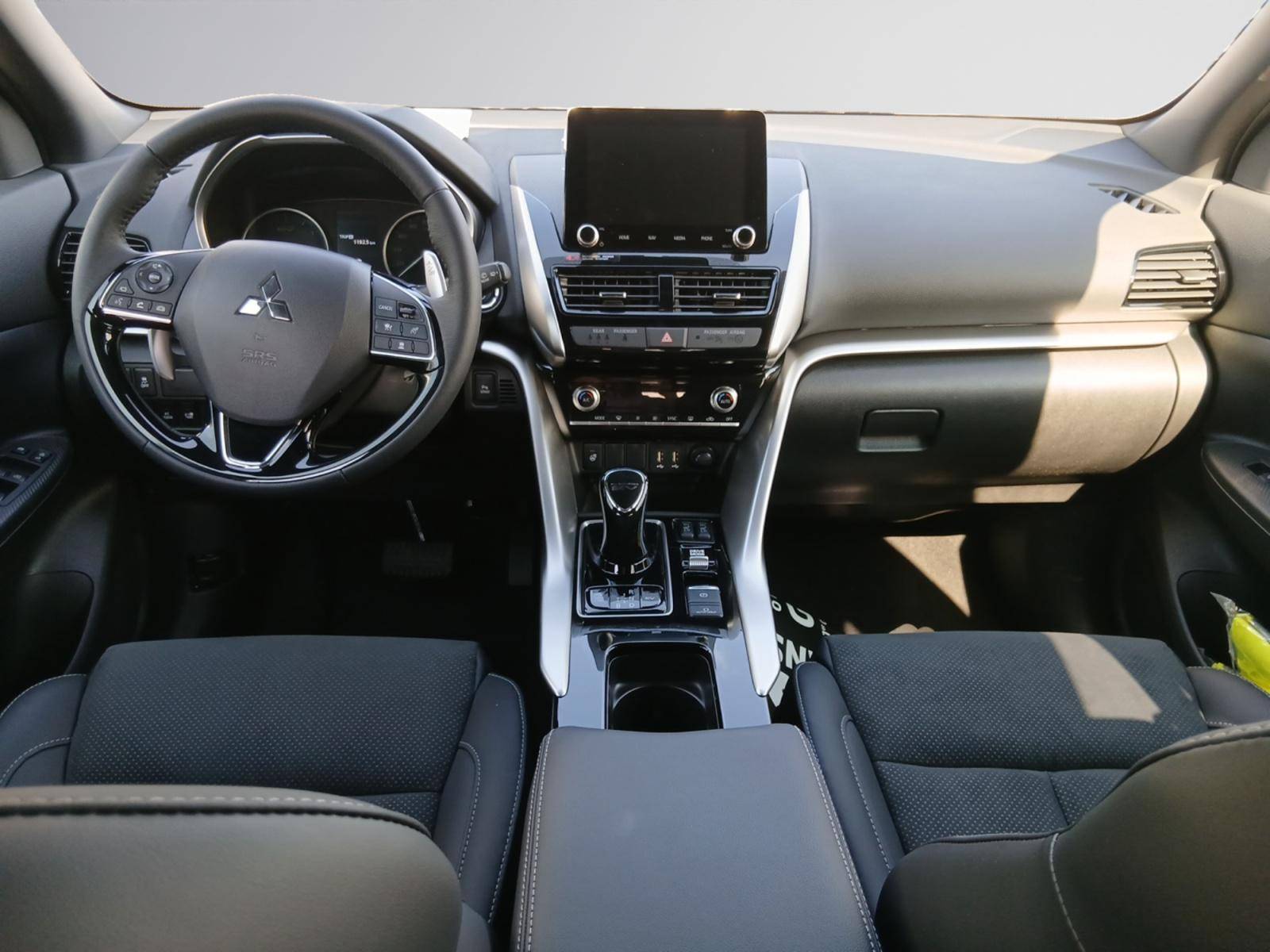 Image Mitsubishi ECLIPSE CROSS 2.4 Twin Motor 4WD Intense  ECLIPSE CROSS PHEV INTENSE MY23