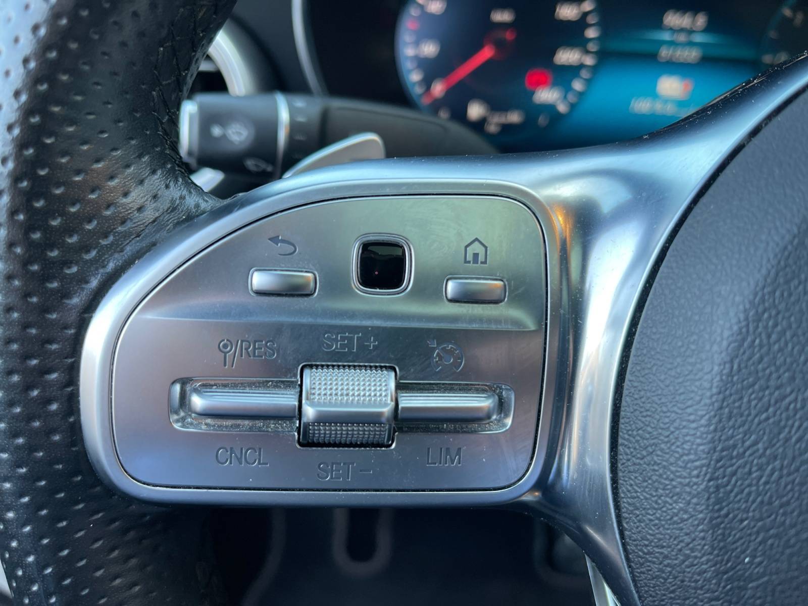 Image Mercedes-Benz CLASSE C BERLINE Classe C 300 de Berline AMG Line  C300 DE 9G-TRONIC AMG LINE