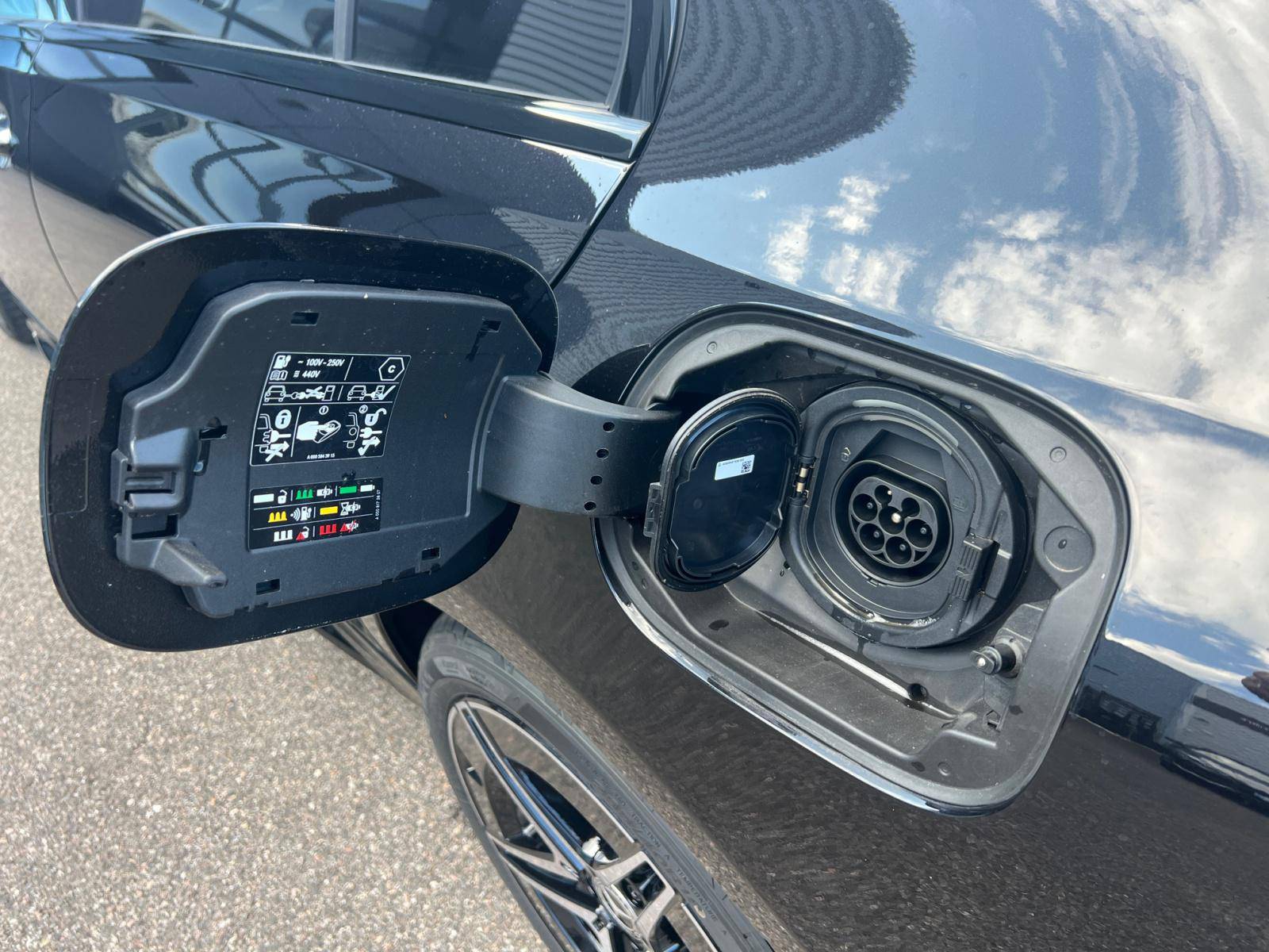 Image Mercedes-Benz CLASSE C BERLINE Classe C 300 de Hybrid EQ Berline AMG Line  Classe C 300 d e Hybrid EQ Berline AMG Line