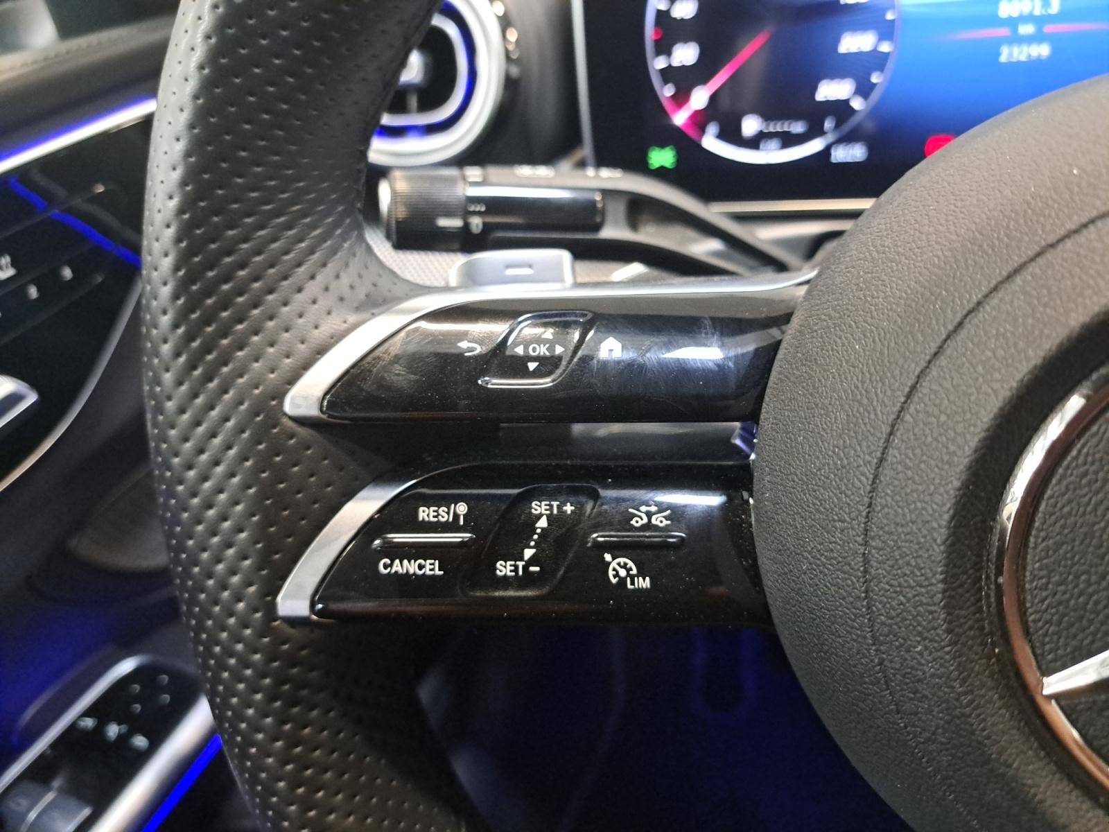 Image Mercedes-Benz CLASSE C BERLINE Classe C 300 e Hybrid EQ Berline AMG Line  Classe C 300 d e Hybrid EQ Berline AMG Line