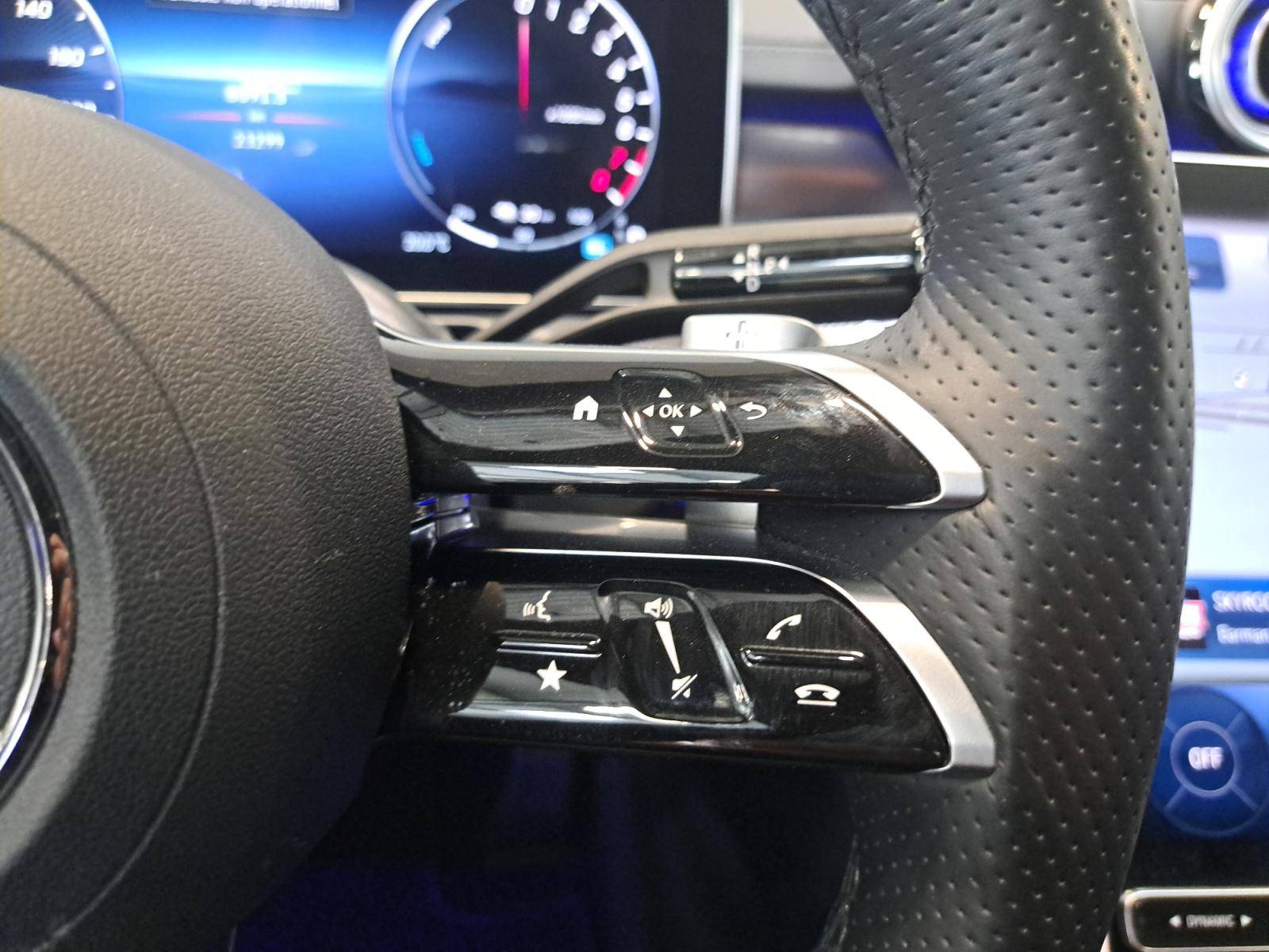 Image Mercedes-Benz CLASSE C BERLINE Classe C 300 e Hybrid EQ Berline AMG Line  Classe C 300 d e Hybrid EQ Berline AMG Line