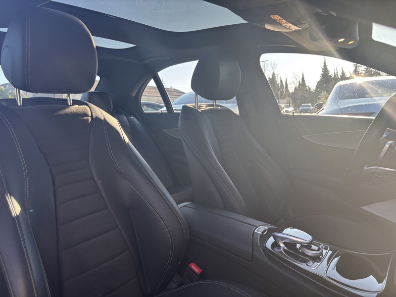 Image Mercedes-Benz CLASSE E BERLINE E 220 d Berline Sportline  Classe E 220 d 9G-Tronic Fascination