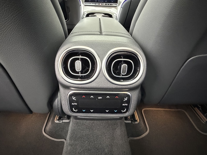 Image Mercedes-Benz GLC SUV GLC 220 d 4MATIC AMG Line  GLC 220 d 4MATIC AMG Line