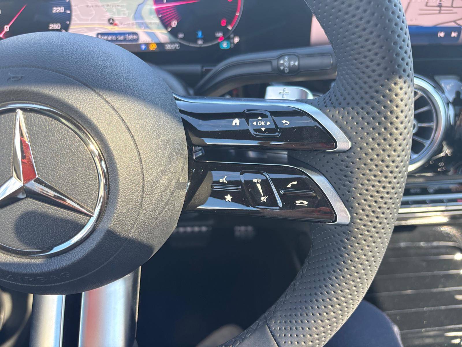 Image Mercedes-Benz GLA 200 d AMG Line  GLA 200 d AMG Line