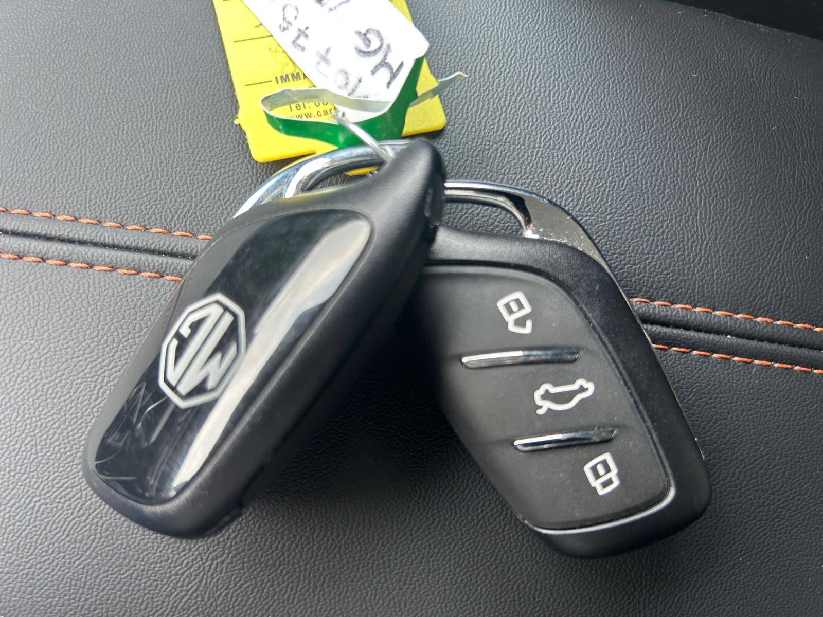 Image MG EHS Luxury 1,5 L Turbo 272 ch 