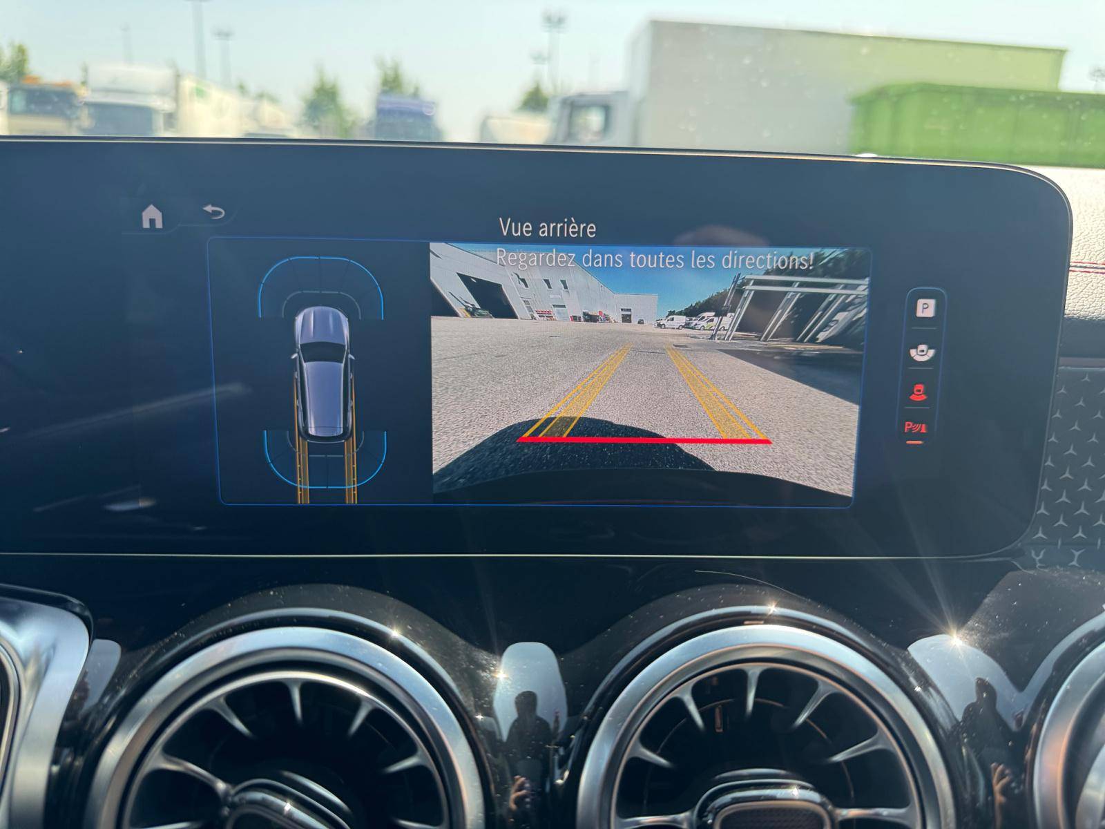 Image Mercedes-Benz EQB 350 4MATIC AMG Line  EQB 350 4MATIC AMG Line