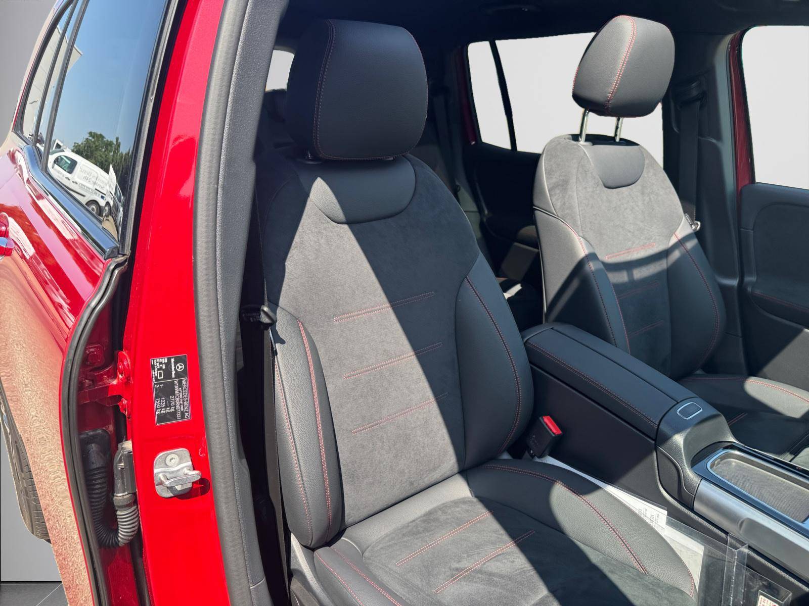 Image Mercedes-Benz EQB 350 4MATIC AMG Line  EQB 350 4MATIC AMG Line