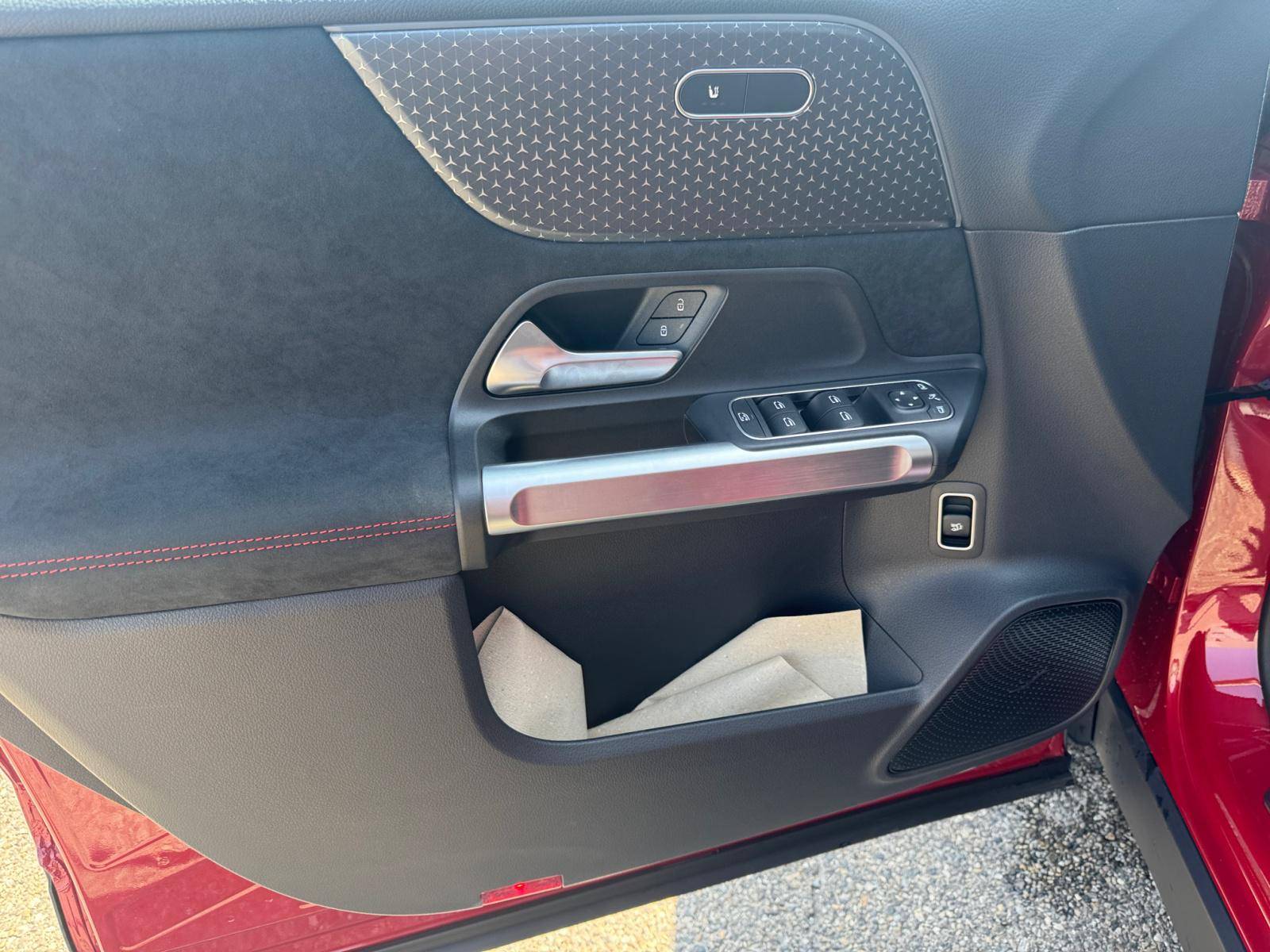 Image Mercedes-Benz EQB 350 4MATIC AMG Line  EQB 350 4MATIC AMG Line