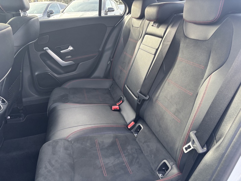 Image Mercedes-Benz CLASSE A 180 d Berline AMG Line  