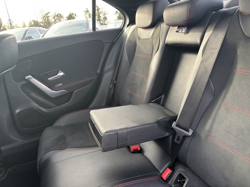 Image Mercedes-Benz CLASSE A 180 d Berline AMG Line  