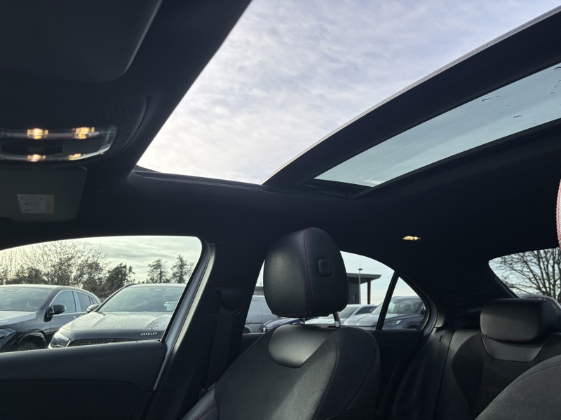 Image Mercedes-Benz CLASSE A 180 d Berline AMG Line  