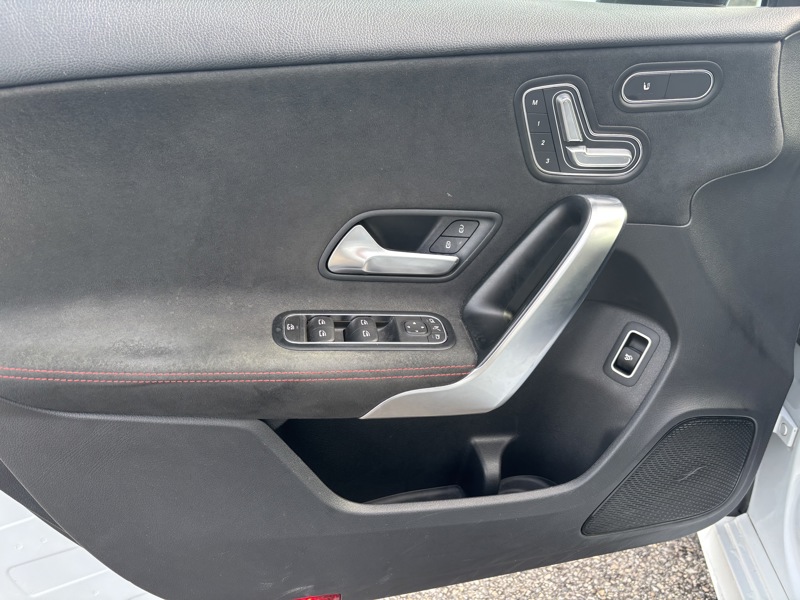 Image Mercedes-Benz CLASSE A 180 d Berline AMG Line  