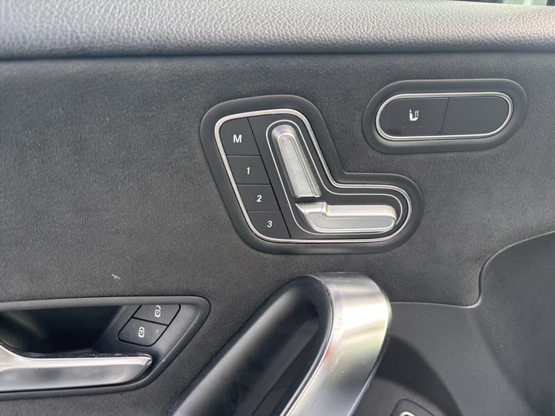 Image Mercedes-Benz CLASSE A 180 d Berline AMG Line  