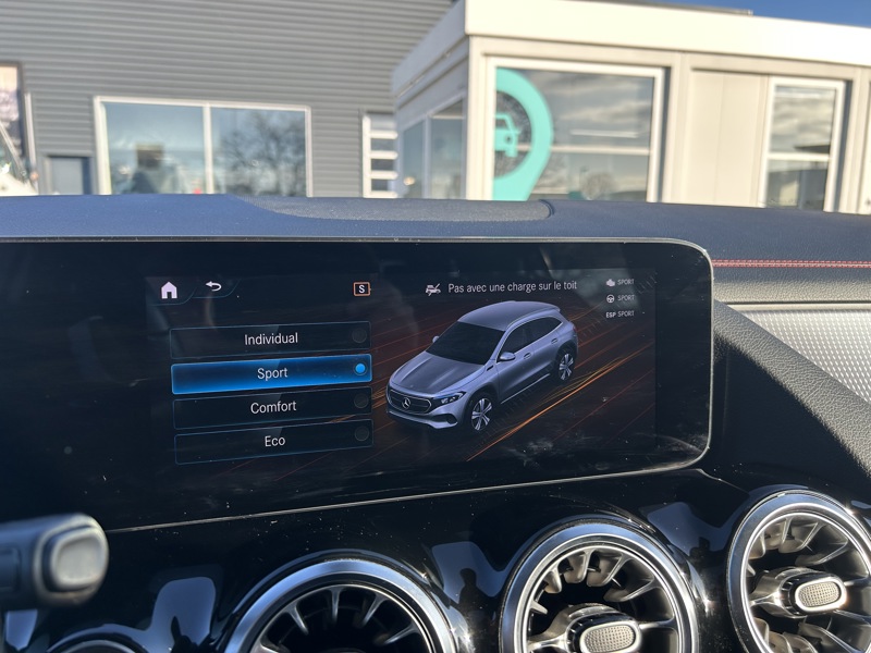 Image Mercedes-Benz EQA 350 4MATIC AMG Line  