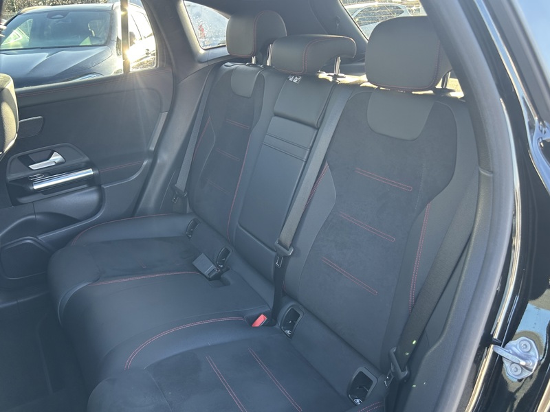 Image Mercedes-Benz EQA 350 4MATIC AMG Line  