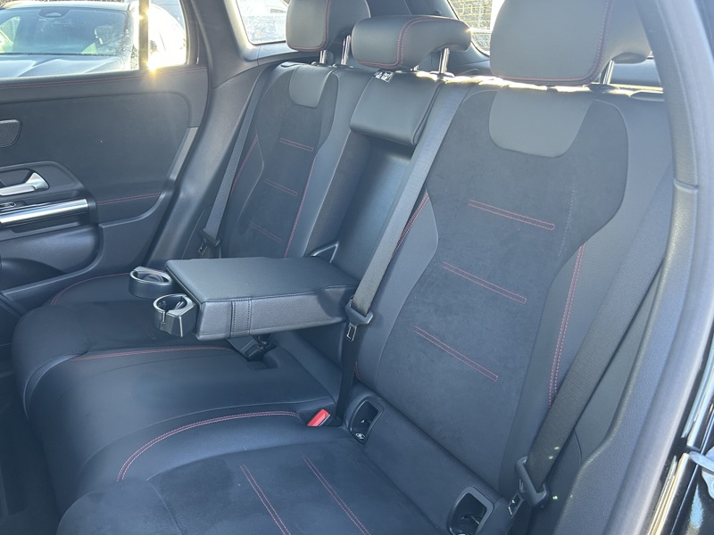 Image Mercedes-Benz EQA 350 4MATIC AMG Line  