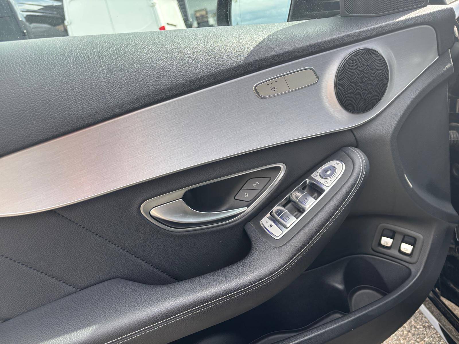 Image Mercedes-Benz CLASSE C BERLINE Classe C 300 e Berline AMG Line  Classe C 300 e Berline AMG Line