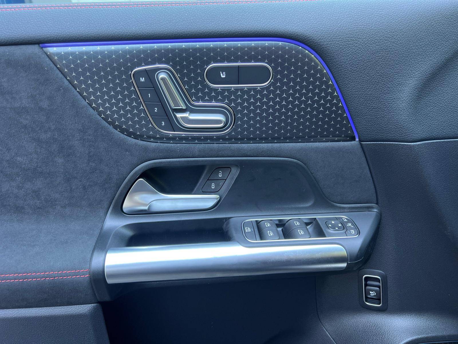 Image Mercedes-Benz GLA 200 d AMG Line  GLA 200 d AMG Line