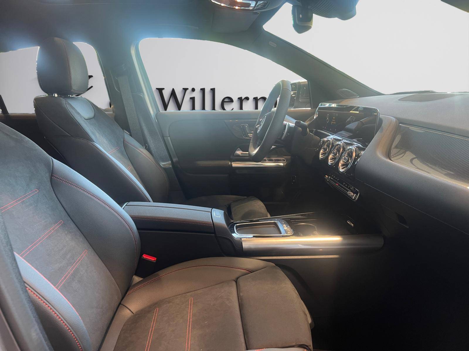 Image Mercedes-Benz GLA 200 d AMG Line  GLA 200 d AMG Line