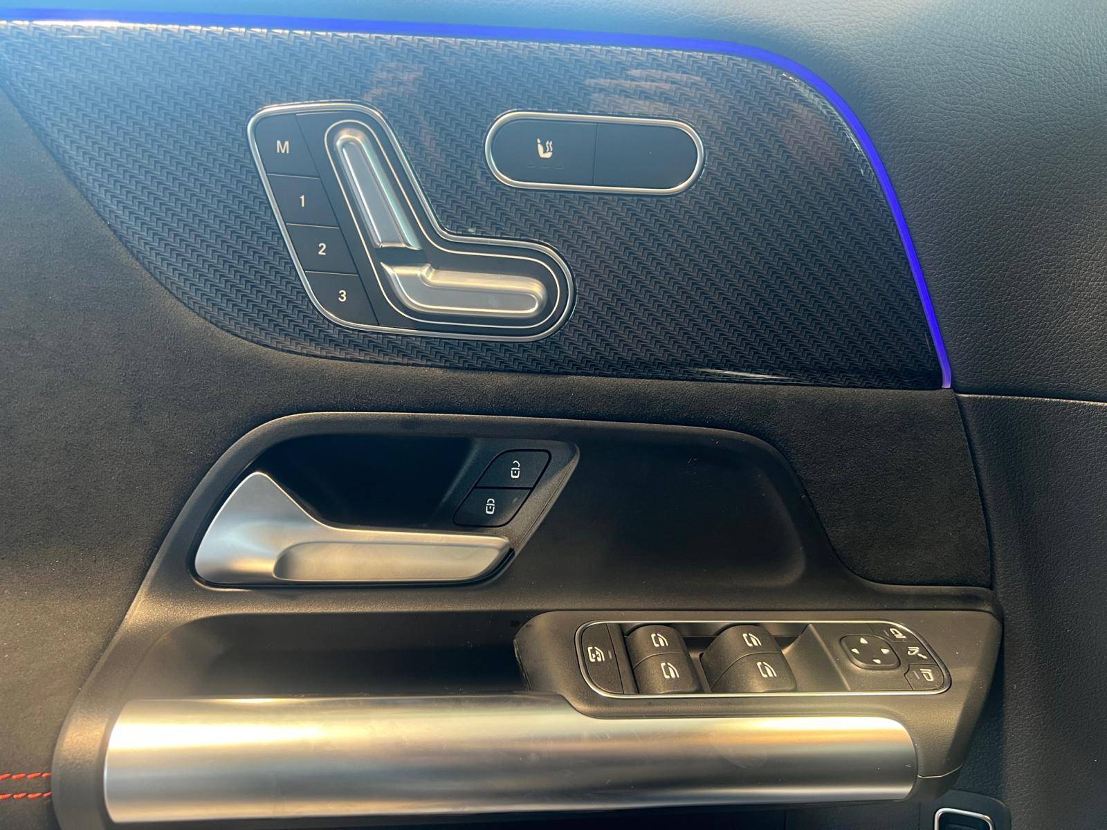 Image Mercedes-Benz GLA 200 d AMG Line  GLA 200 d AMG Line