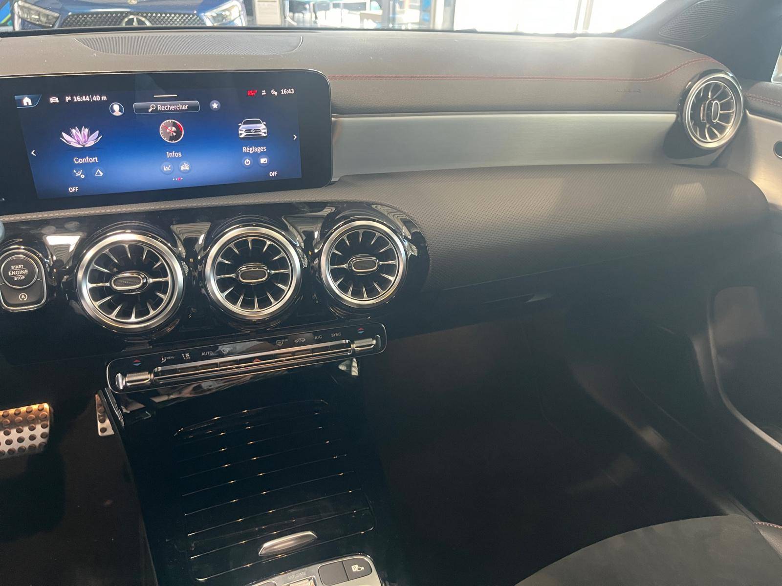 Image Mercedes-Benz CLA SHOOTING BRAKE CLA 200 Shooting Brake AMG Line  CLA 200 Shooting Brake AMG Line