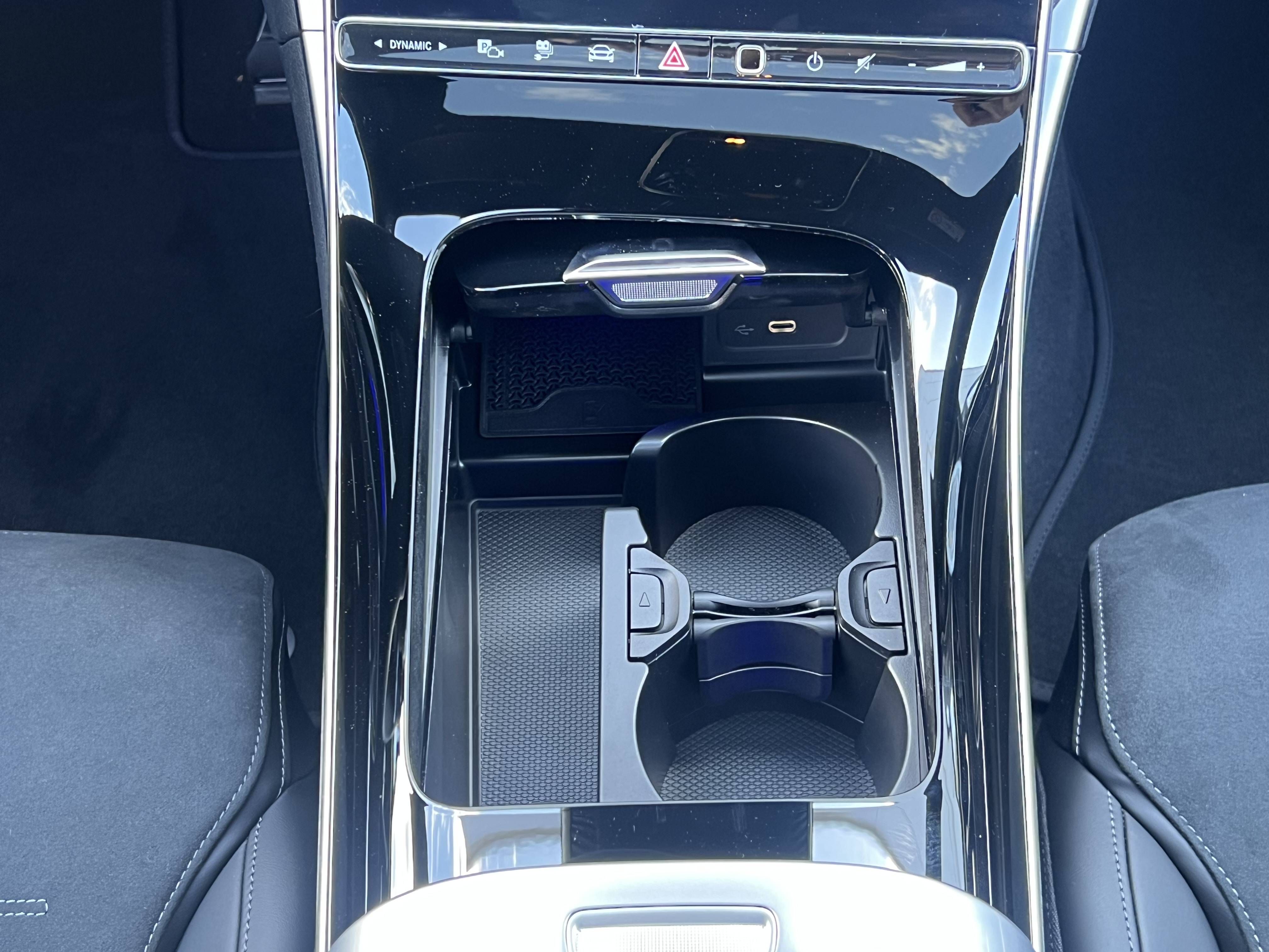 Image Mercedes-Benz CLASSE C BREAK Classe C 300 e Hybrid EQ Break AMG Line  Classe C 300 e Hybrid EQ Break AMG Line