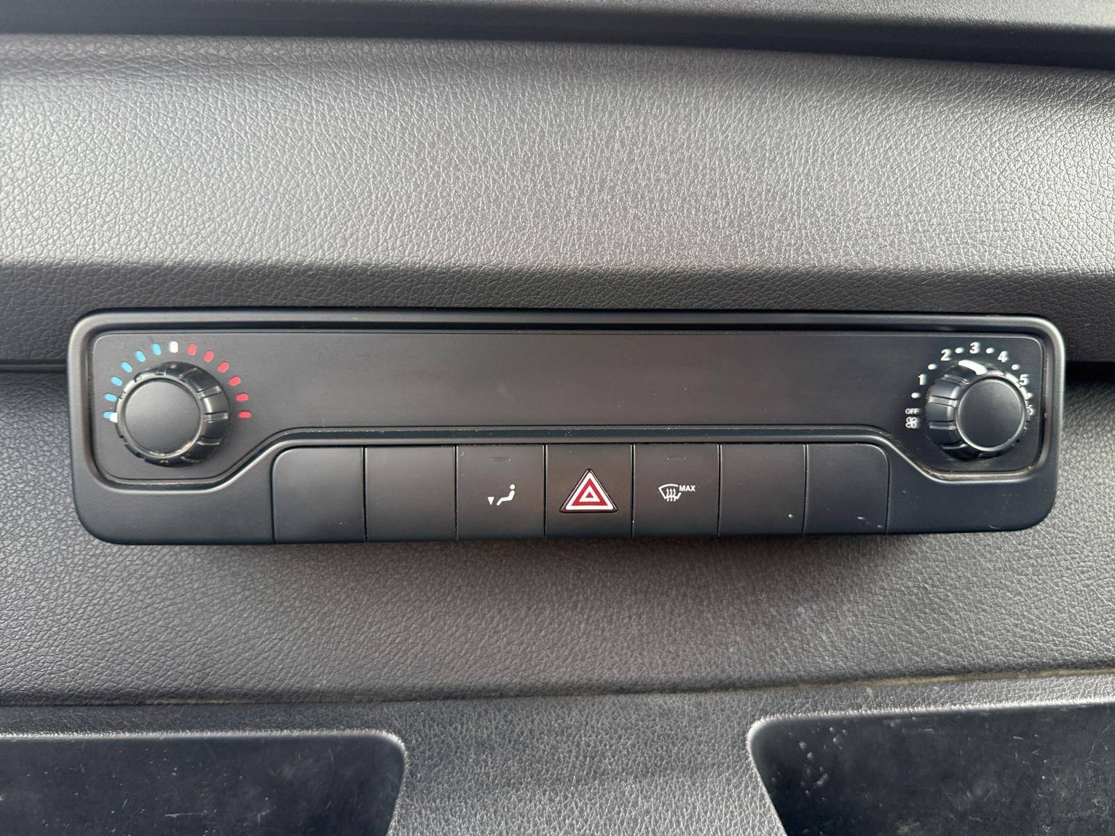 Image Mercedes-Benz SPRINTER 319 CDI Fourgon Toit sureleve Standard  SPRINTER FGN 319 CDI 37 3.5T PROPULSION