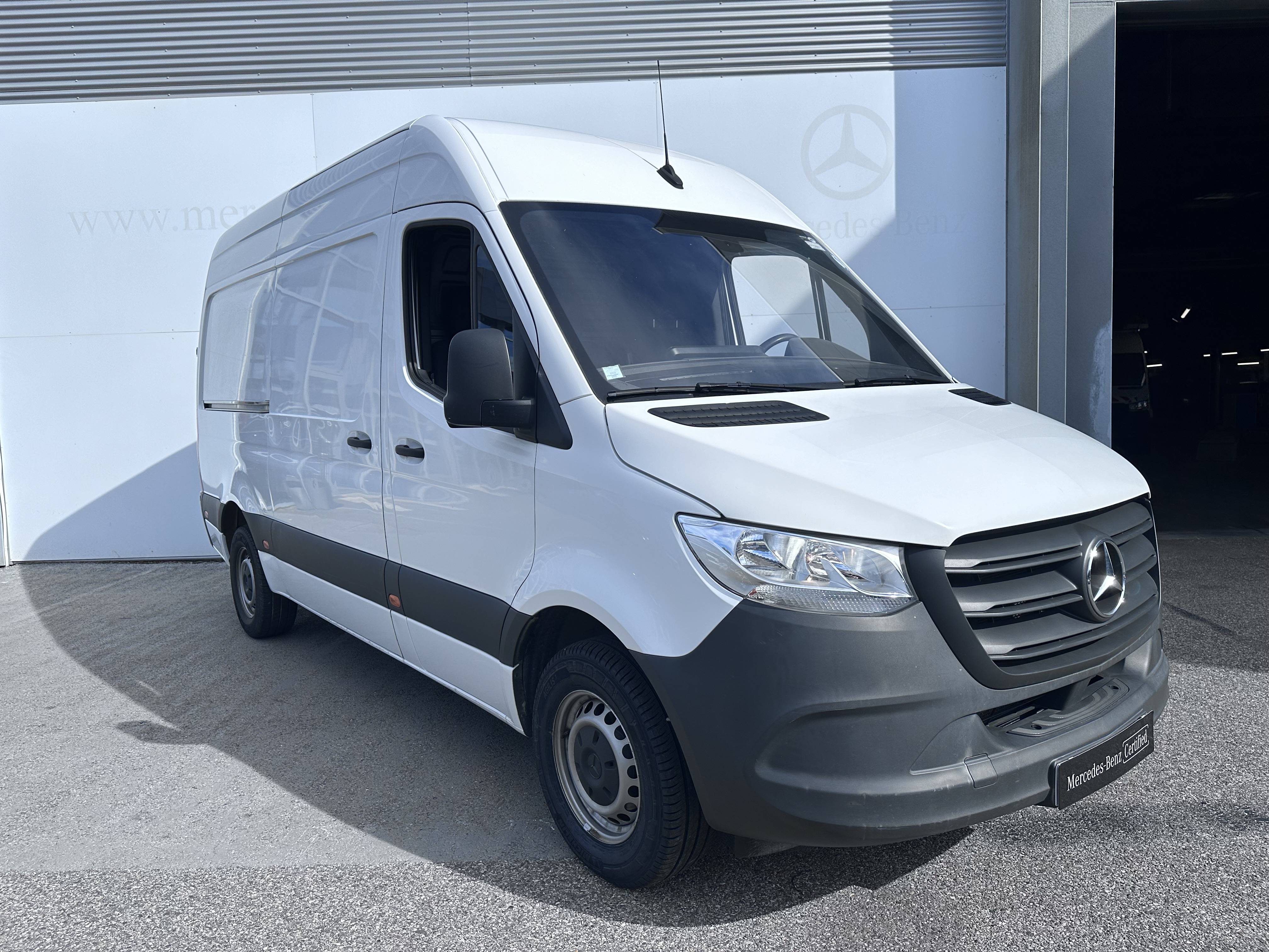 Image Mercedes-Benz SPRINTER 315 CDI Fourgon Toit sureleve Standard  SPRINTER FGN 315 CDI 37 3.5T RWD FIRST