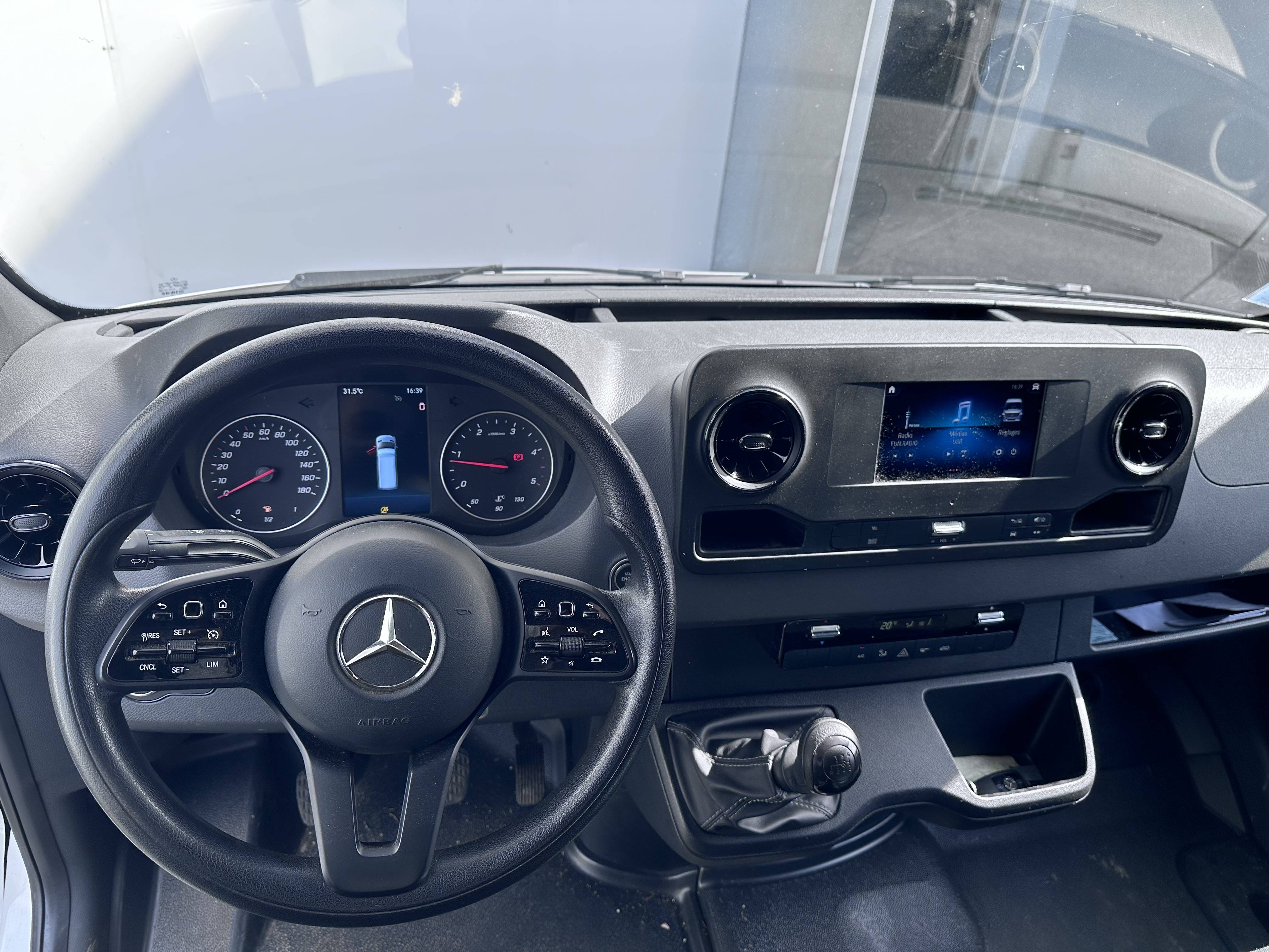 Image Mercedes-Benz SPRINTER 315 CDI Fourgon Toit sureleve Standard  SPRINTER FGN 315 CDI 37 3.5T RWD FIRST