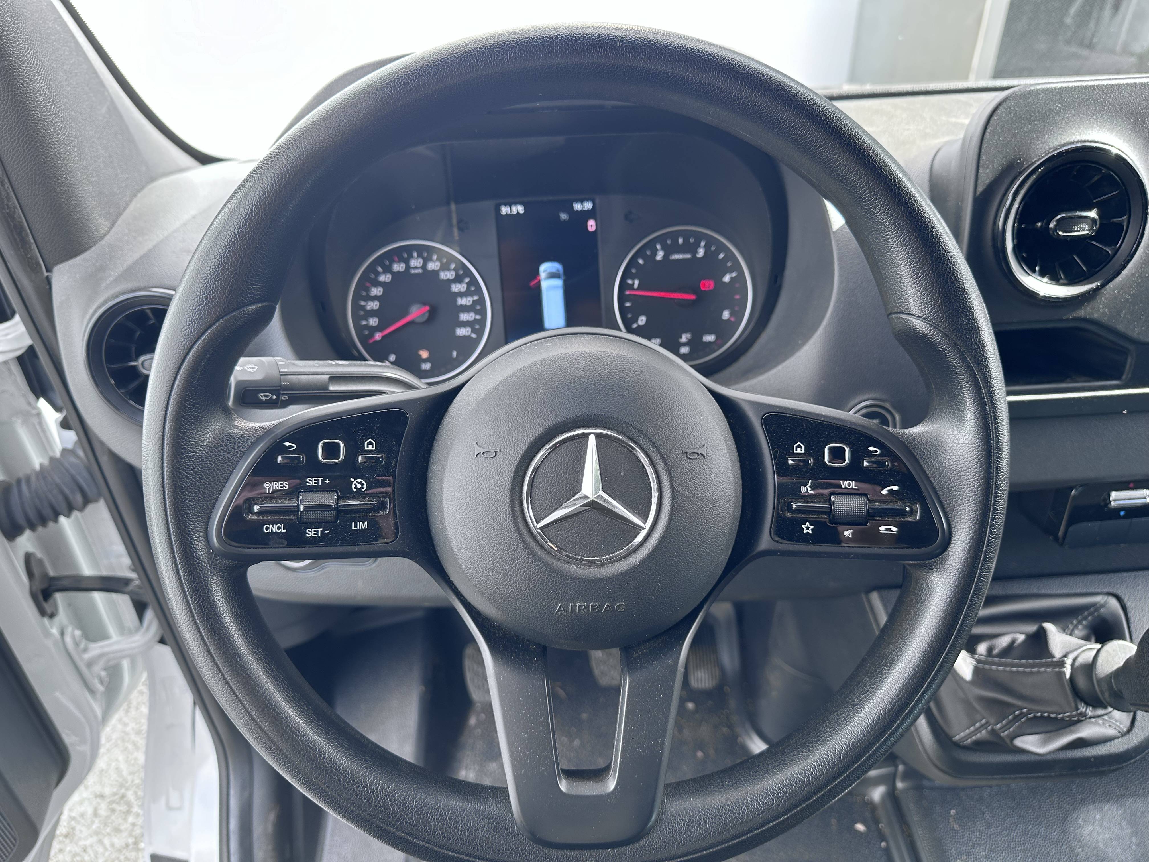 Image Mercedes-Benz SPRINTER 315 CDI Fourgon Toit sureleve Standard  SPRINTER FGN 315 CDI 37 3.5T RWD FIRST