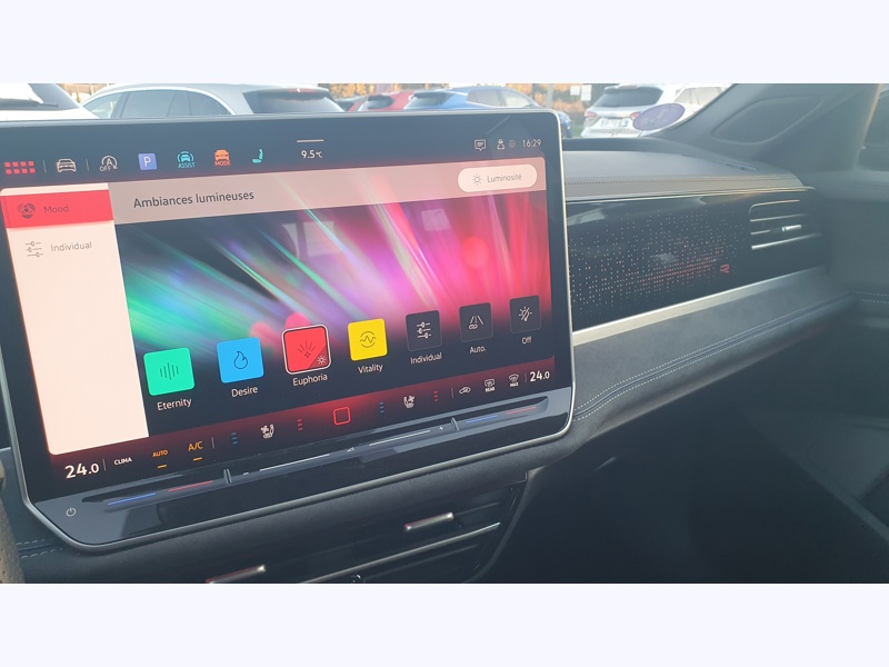 Image Volkswagen PASSAT VARIANT 1.5 eTSI 110 kW R-Line  1.5 150 ch DSG7