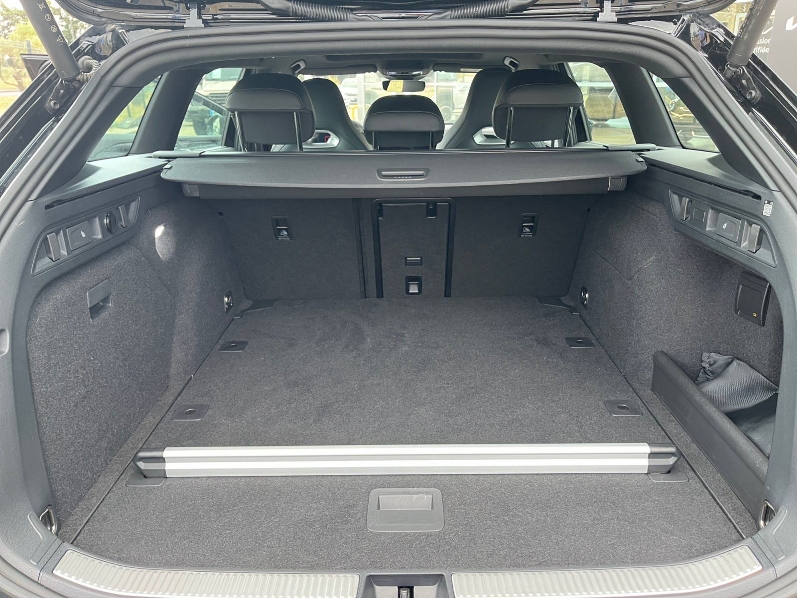 Image Volkswagen PASSAT VARIANT 1.5 eTSI 110 kW R-Line  1.5 150 ch DSG7