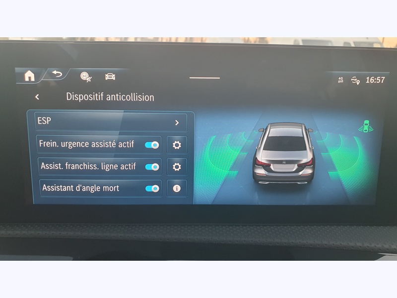 Image Mercedes-Benz CLASSE A 200 d Berline AMG Line  