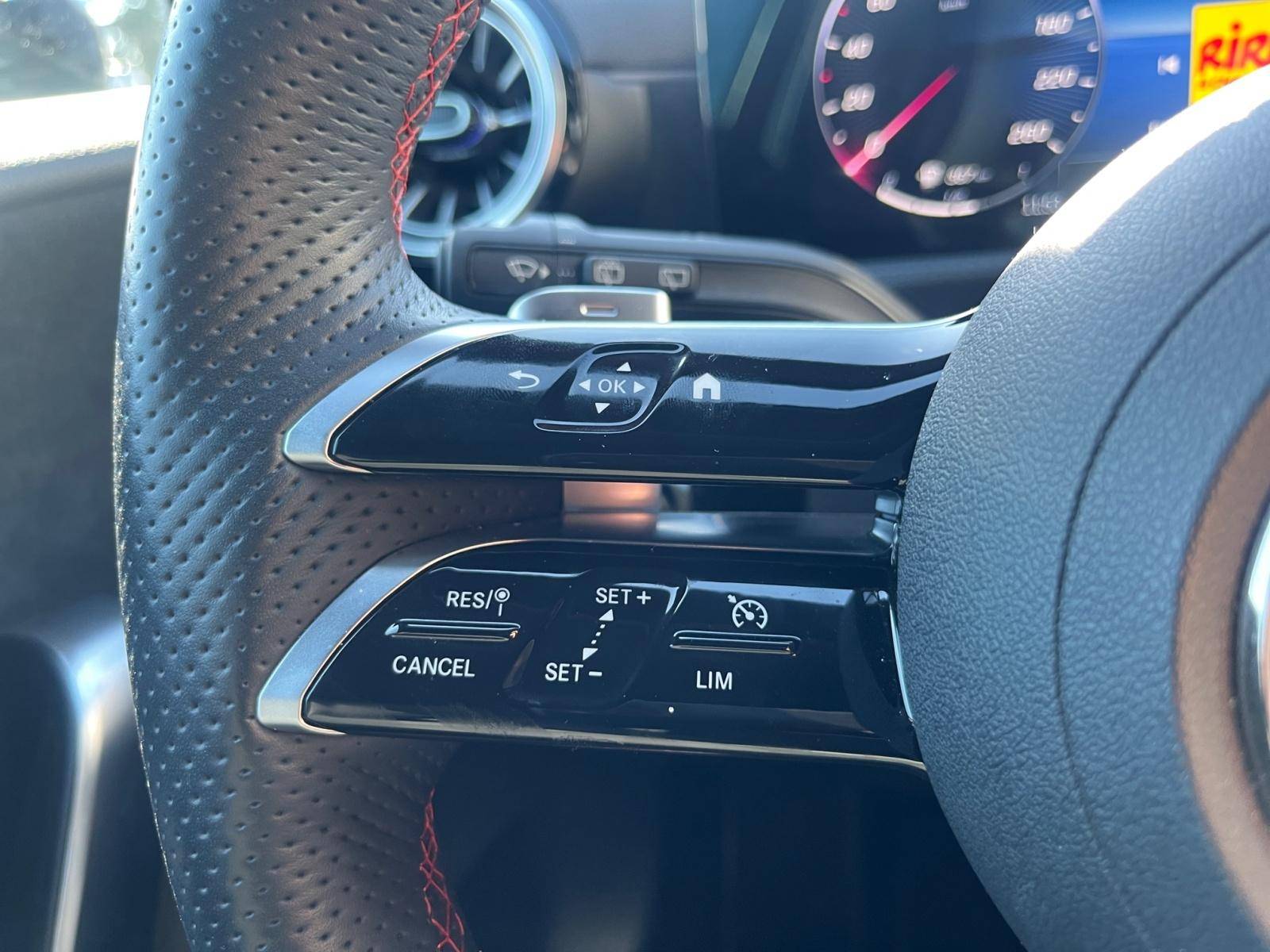 Image Mercedes-Benz CLASSE A 180 d AMG Line  Classe A 180 d AMG Line