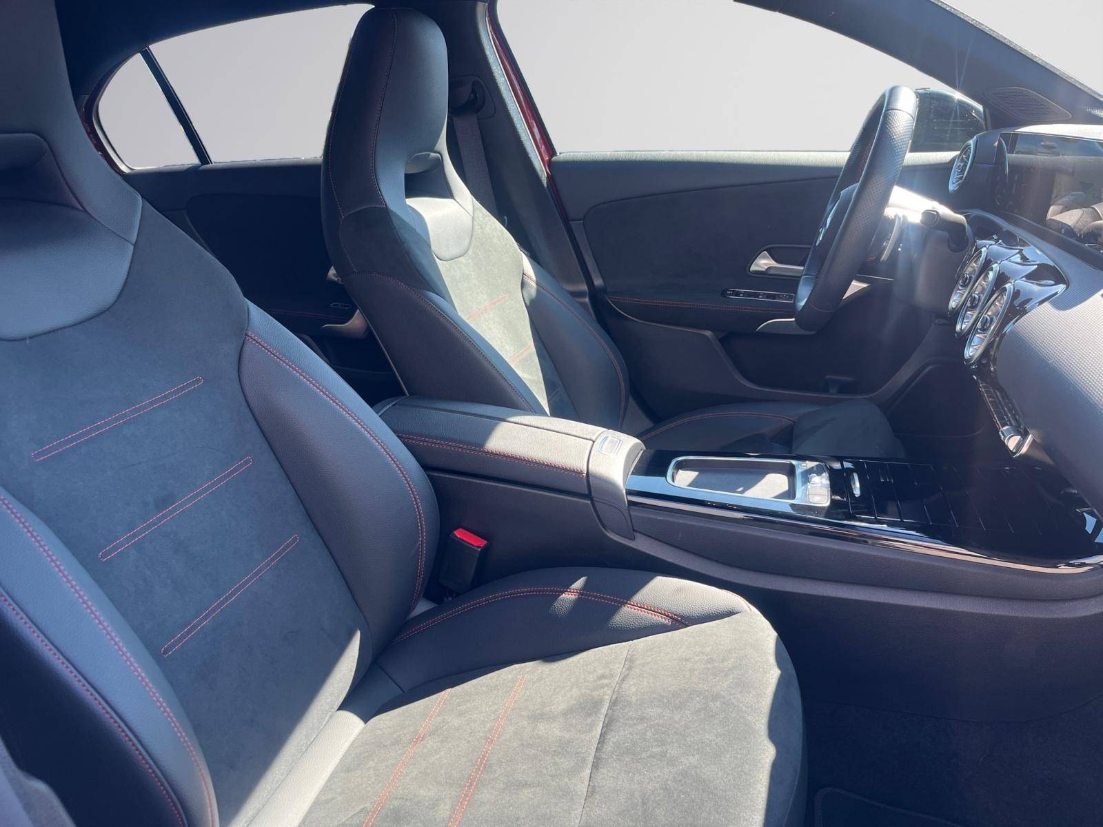 Image Mercedes-Benz CLASSE A 180 d AMG Line  Classe A 180 d AMG Line