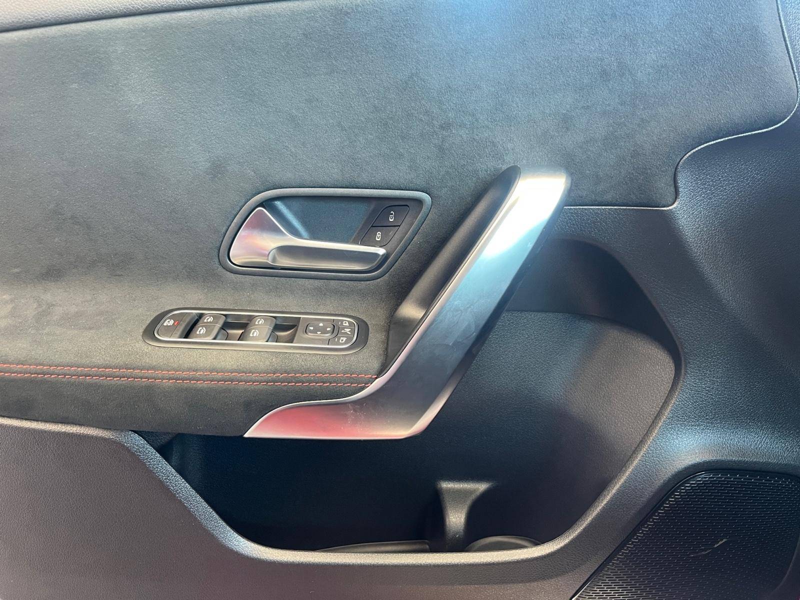 Image Mercedes-Benz CLASSE A 180 d AMG Line  Classe A 180 d AMG Line