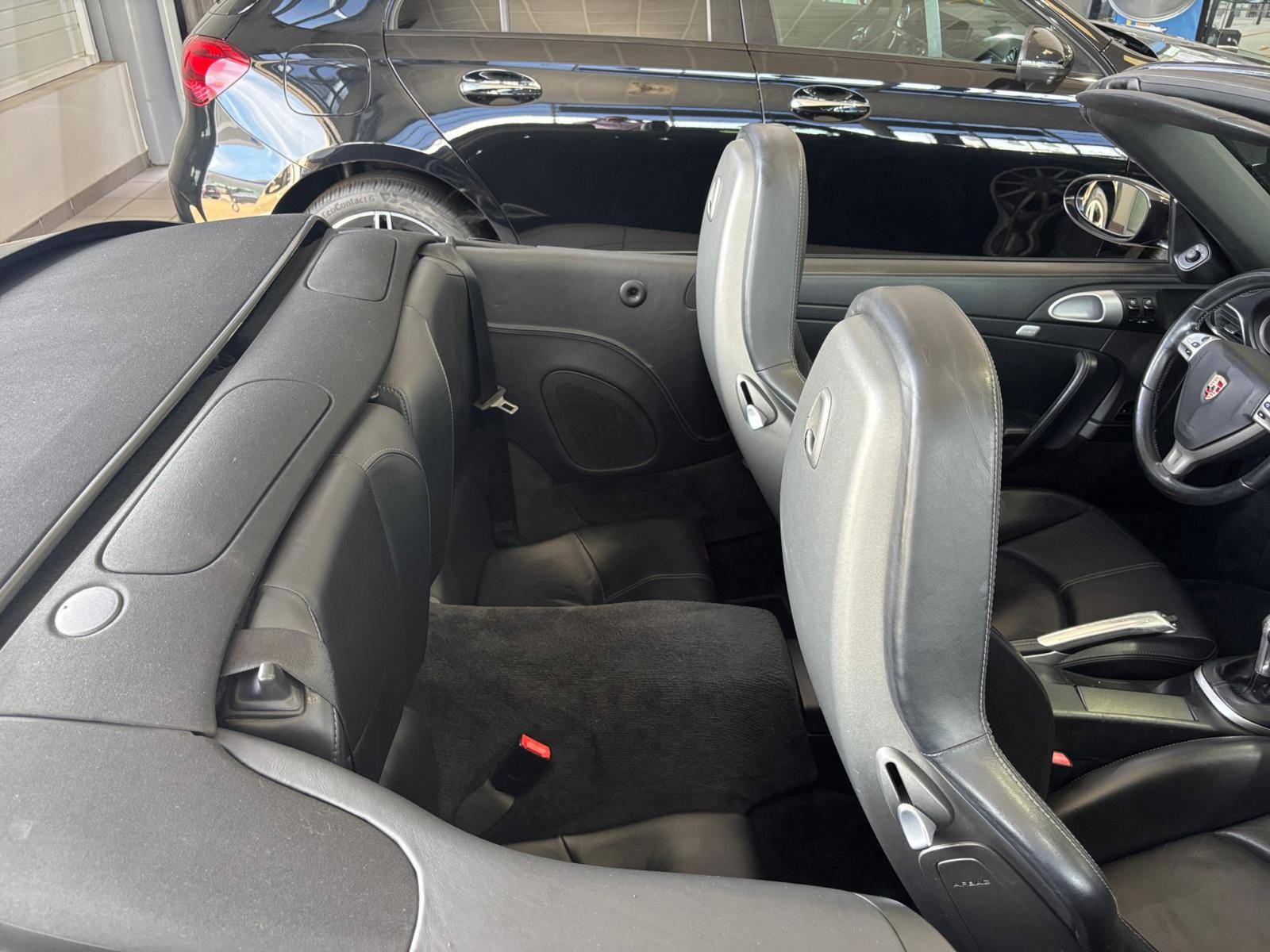 Image Porsche 911 Carrera 4 S Cabrio  3.8 355 ch 