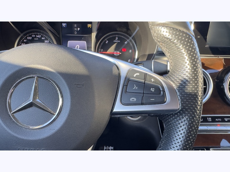 Image Mercedes-Benz GLC SUV GLC 220 d 4MATIC SUV Night Edition  