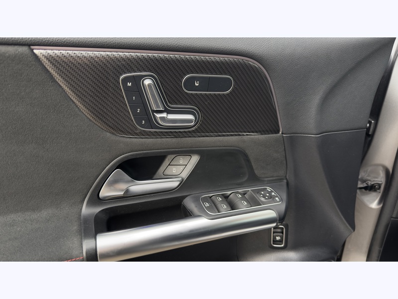 Image Mercedes-Benz GLA 200 AMG Line  GLA 200 7G-DCT AMG Line