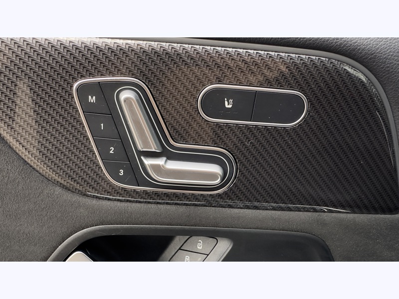 Image Mercedes-Benz GLA 200 AMG Line  GLA 200 7G-DCT AMG Line