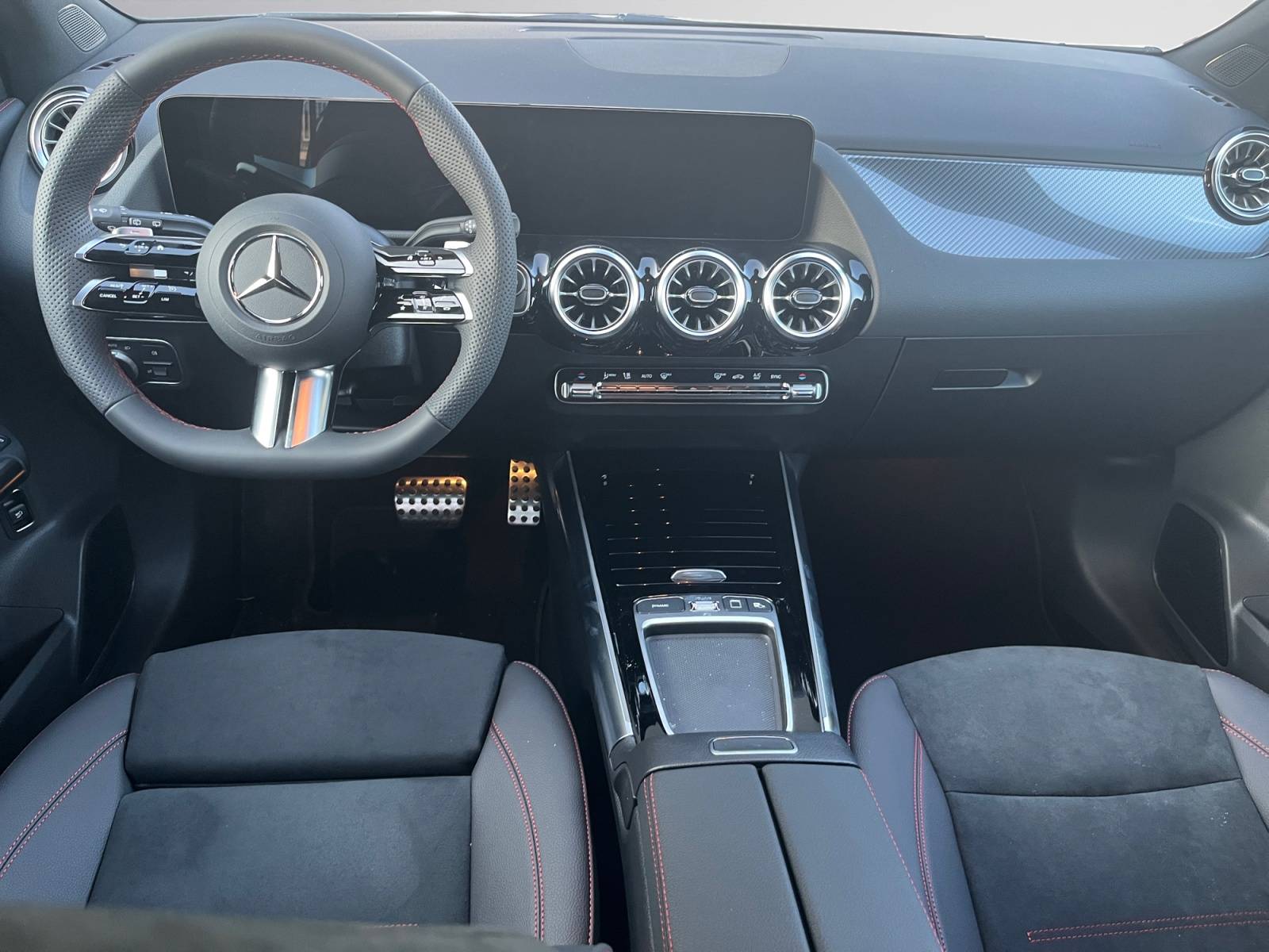 Image Mercedes-Benz GLA 180 d AMG Line  GLA 180 d AMG Line