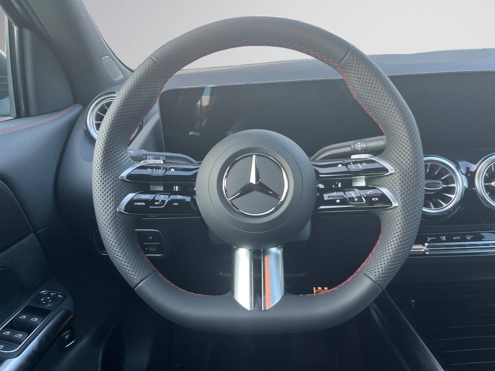 Image Mercedes-Benz GLA 180 d AMG Line  GLA 180 d AMG Line