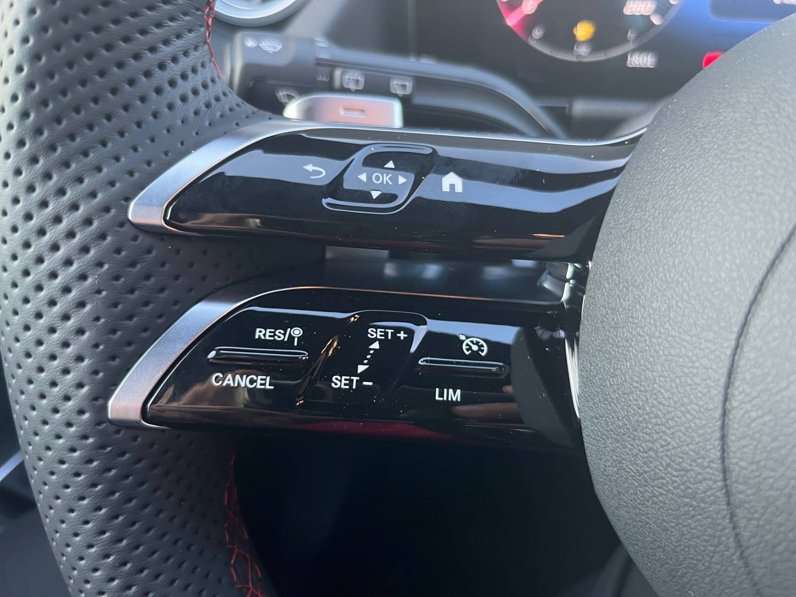 Image Mercedes-Benz GLA 180 d AMG Line  GLA 180 d AMG Line