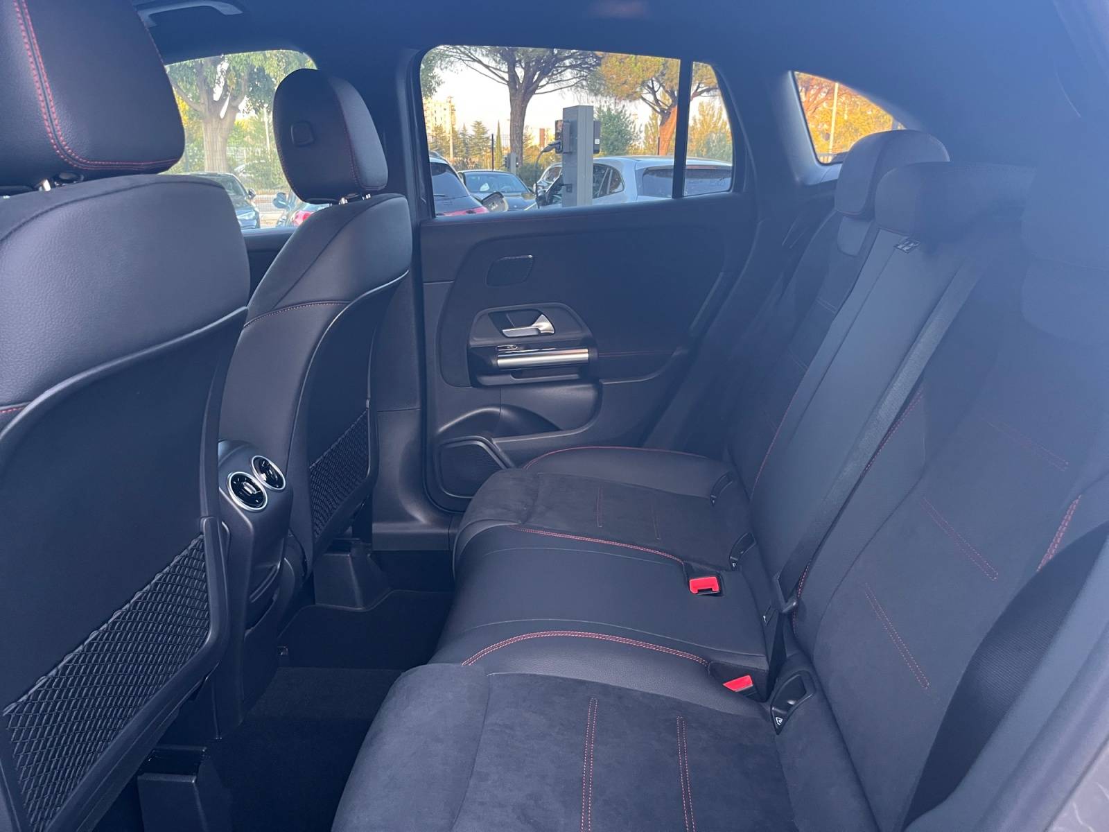 Image Mercedes-Benz GLA 180 d AMG Line  GLA 180 d AMG Line