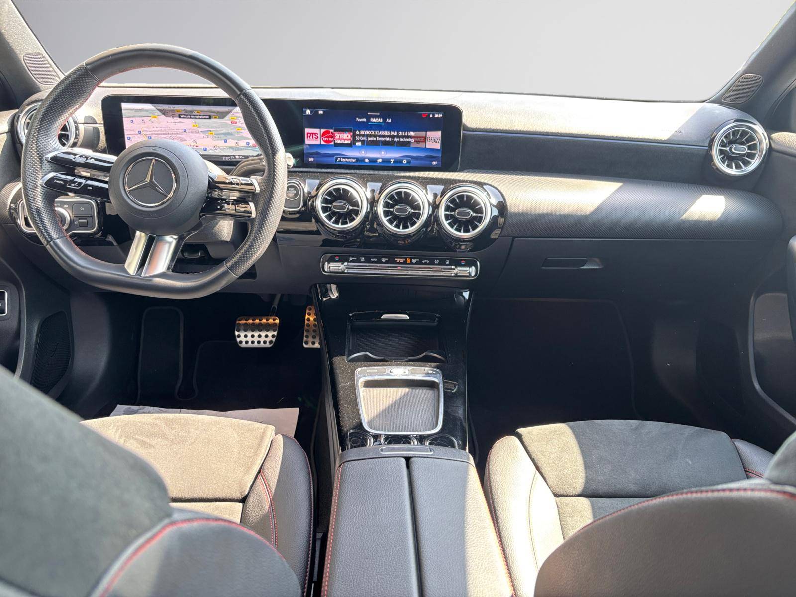 Image Mercedes-Benz CLASSE A 250 e AMG Line  Classe A 250 e Hybrid EQ Berline AMG Line