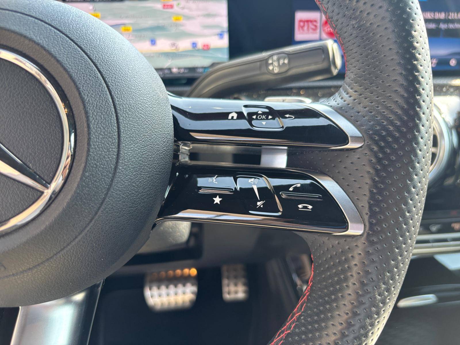 Image Mercedes-Benz CLASSE A 250 e AMG Line  Classe A 250 e Hybrid EQ Berline AMG Line