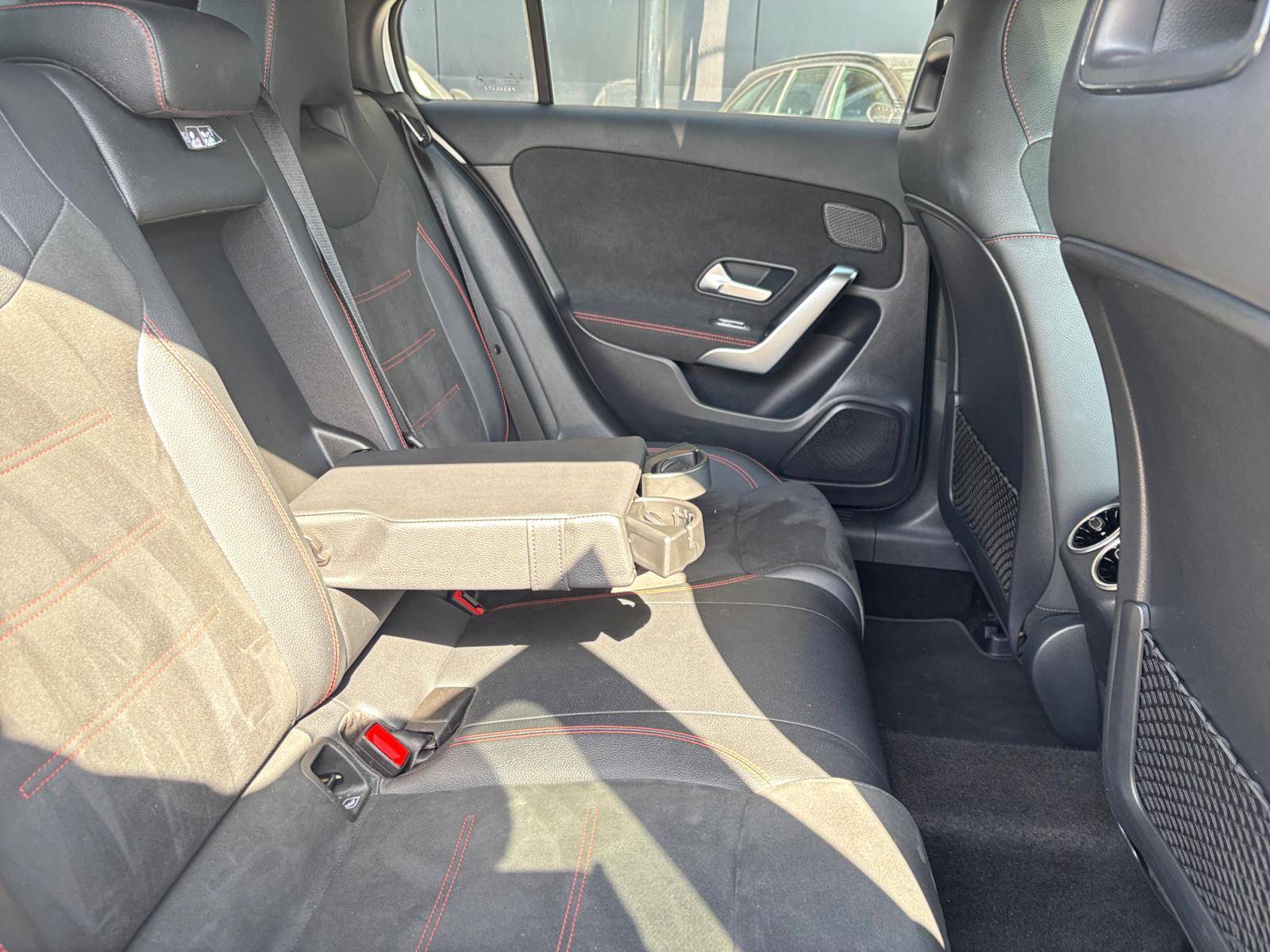 Image Mercedes-Benz CLASSE A 250 e AMG Line  Classe A 250 e Hybrid EQ Berline AMG Line