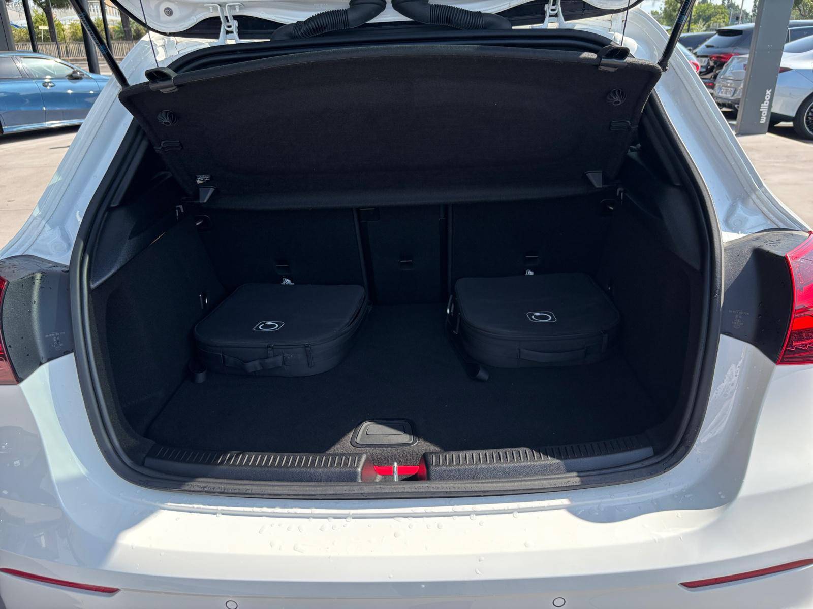 Image Mercedes-Benz CLASSE A 250 e AMG Line  Classe A 250 e Hybrid EQ Berline AMG Line