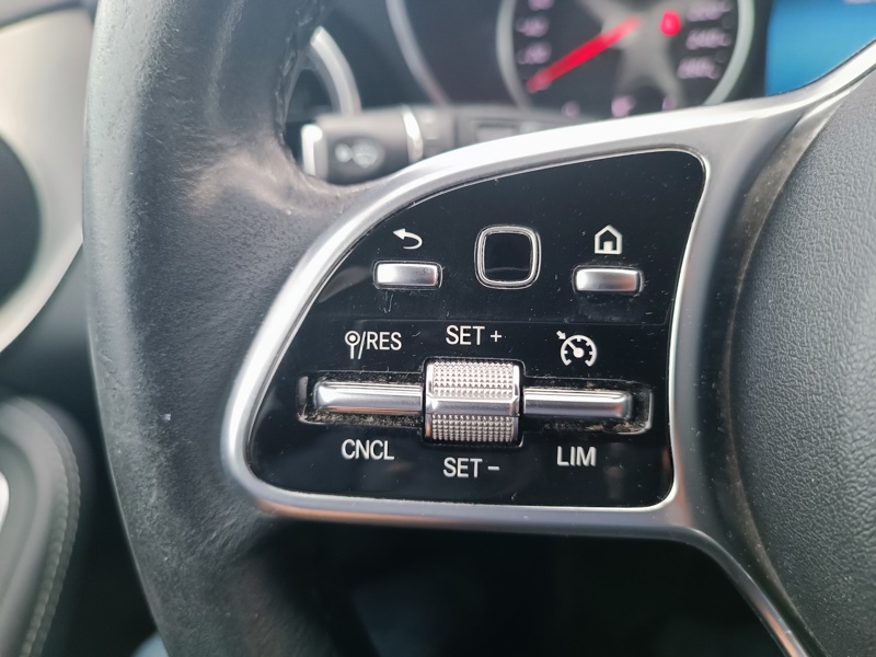 Image Mercedes-Benz GLC SUV GLC 220 d 4MATIC SUV Business Line  