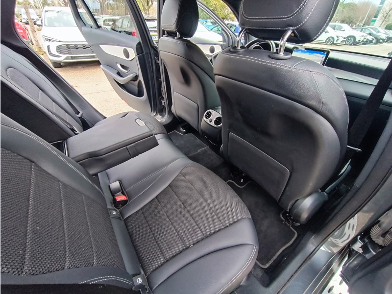 Image Mercedes-Benz GLC SUV GLC 220 d 4MATIC SUV Business Line  